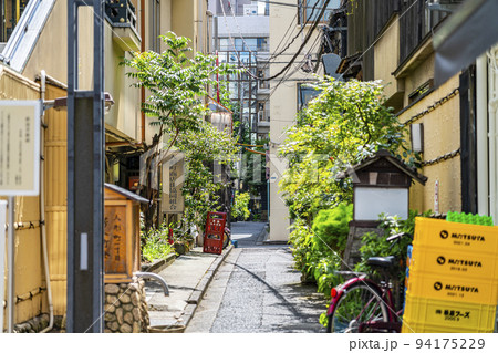 【東京都】風情を感じる人形町の路地裏 【東京都】風情を感じる人形町の路地裏 94175229