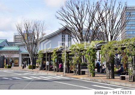 静岡県三島市　JR三島駅南口と駅前広場とロータリー 94176373