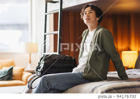 男性　ポートレート 94176702