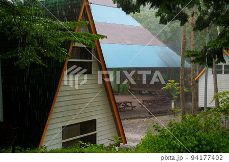 雨のバンガロー 雨のバンガロー 94177402