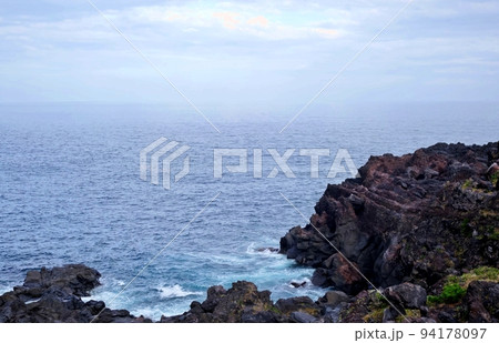 断崖絶景とスリルの城ケ崎海岸 断崖絶景とスリルの城ケ崎海岸 94178097