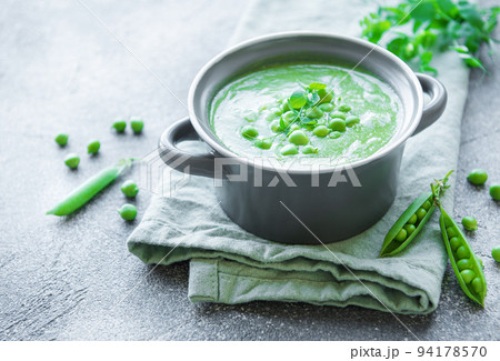 Fresh vegetable soup made of green peas 94178570