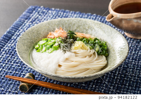 夏の定番、とろろぶっかけうどん 夏の定番、とろろぶっかけうどん 94182122