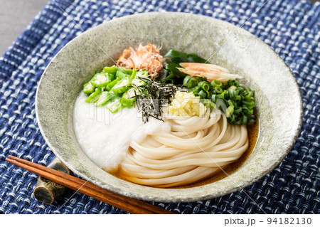 夏の定番、とろろぶっかけうどん 94182130