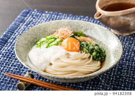 夏の定番、とろろぶっかけうどん 94182308