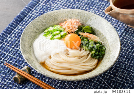 夏の定番、とろろぶっかけうどん 夏の定番、とろろぶっかけうどん 94182311