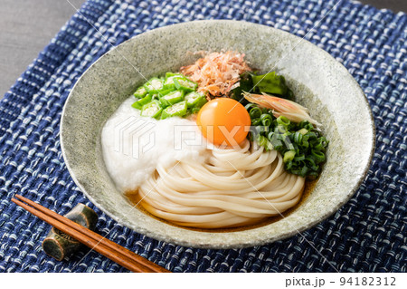 夏の定番、とろろぶっかけうどん 94182312