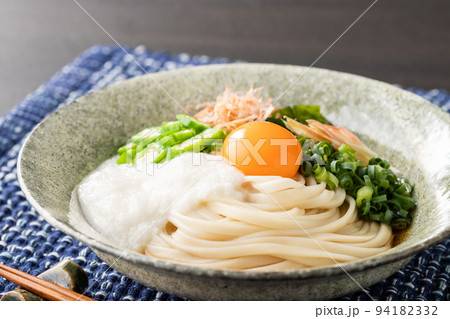 夏の定番、とろろぶっかけうどん 94182332