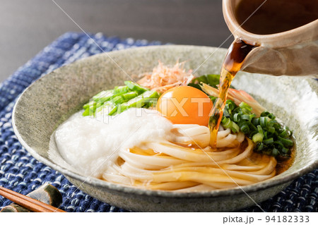 夏の定番、とろろぶっかけうどん 夏の定番、とろろぶっかけうどん 94182333