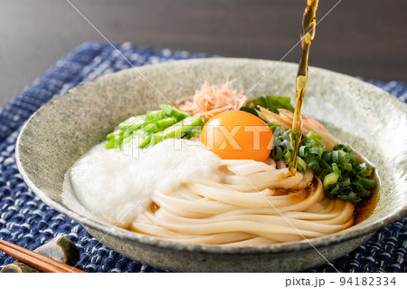 夏の定番、とろろぶっかけうどん 94182334