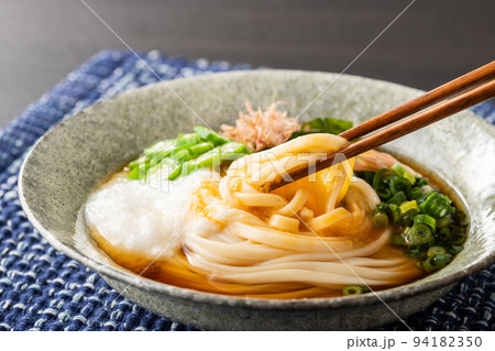 夏の定番、とろろぶっかけうどん 夏の定番、とろろぶっかけうどん 94182350