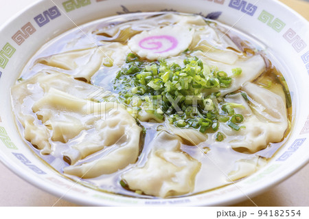 美味しいワンタン麺 94182554