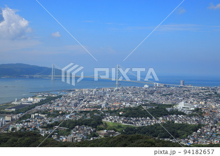 瀬戸内海を跨ぐ明石海峡大橋 瀬戸内海を跨ぐ明石海峡大橋 94182657