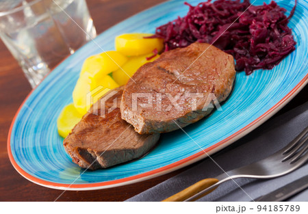 Roasted veal hip with boiled potato 94185789