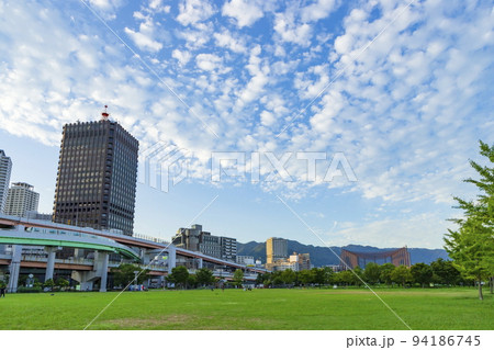 みなとの森公園（神戸震災復興記念公園）の夕景　神戸市中央区にて 94186745