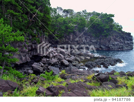断崖絶景とスリルの城ケ崎海岸 断崖絶景とスリルの城ケ崎海岸 94187786