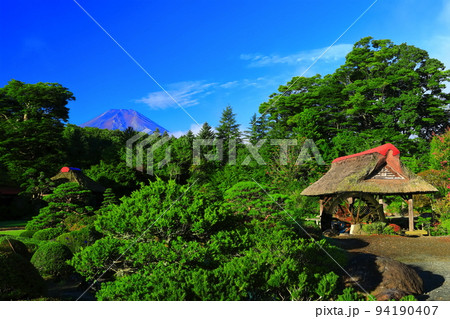 【山梨県】夏の富士山と鱒の家(忍野八海) 【山梨県】夏の富士山と鱒の家(忍野八海) 94190407
