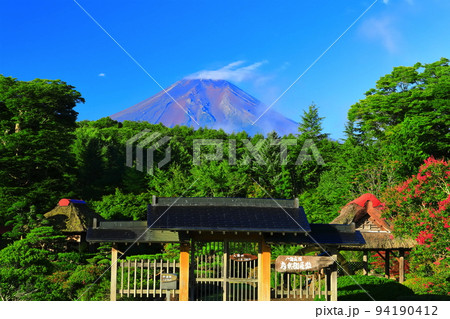 【山梨県】夏の富士山と鱒の家(忍野八海) 【山梨県】夏の富士山と鱒の家(忍野八海) 94190412