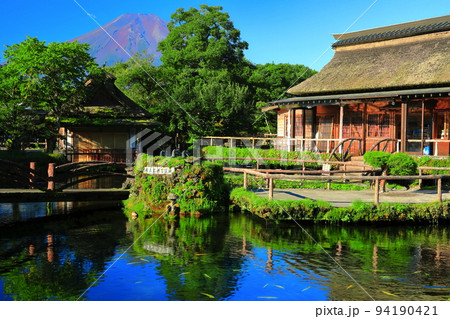 【山梨県】夏の富士山と忍野八海池(中池) 【山梨県】夏の富士山と忍野八海池(中池) 94190421