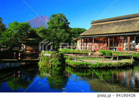 【山梨県】夏の富士山と忍野八海池(中池) 【山梨県】夏の富士山と忍野八海池(中池) 94190426