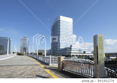 幕張新都心　高層ビル群と歩行者デッキ　千葉市美浜区 94191274