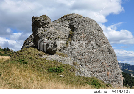 Beautiful mountain vista, sedimentary rocks in the Carpathians 94192187
