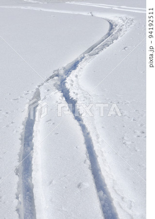Ski track on fresh snow 94192511