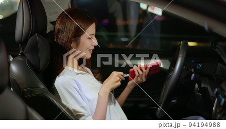 woman use smartphone connecting car woman use smartphone connecting car 94194988