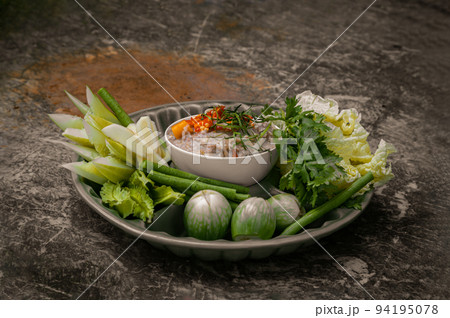 Chili paste simmer with crab with coconut milk (Tao Jiaw Lon) served with fresh vegetables, cucumber, coriander, thai eggplants, chinese cabbage, winged bean and white turmeric, winged bean, yardlong 94195078