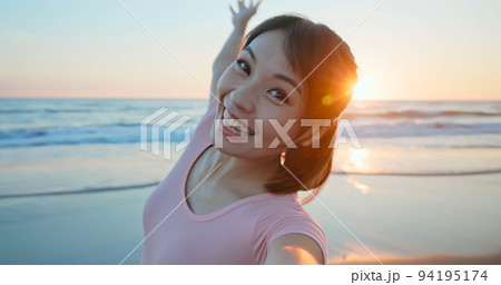 woman smile at you 94195174