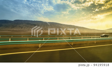 新疆ウイグル自治区・トルファン 車窓から眺める火焔山 / Turpan, China 新疆ウイグル自治区・トルファン 車窓から眺める火焔山 / Turpan, China 94195918