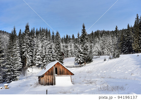 Alpine house covered with snow in the mountains Alpine house covered with snow in the mountains 94196137