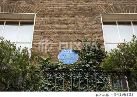 Sherlock Holmes Museum, Baker street 221b, London 94196303