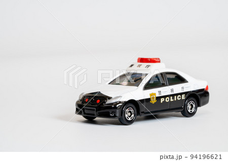 ミニカーのパトカー 94196621