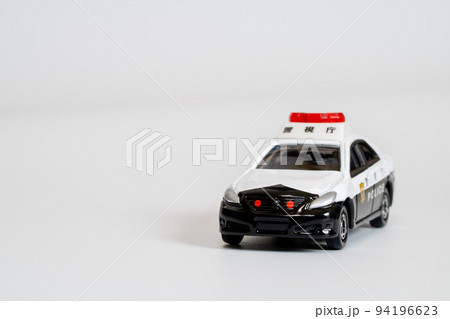 ミニカーのパトカー 94196623