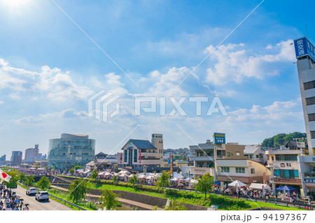 せともの祭、多くの人で賑わう瀬戸の街並み〈愛知県瀬戸市〉 94197367