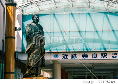 【#奈良】近鉄奈良駅前の行基菩薩像01 94198284