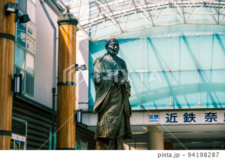 【#奈良】近鉄奈良駅前の行基菩薩像03 94198287