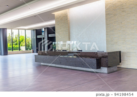 【イメージ素材】オフィスビルの受付 【イメージ素材】オフィスビルの受付 94198454