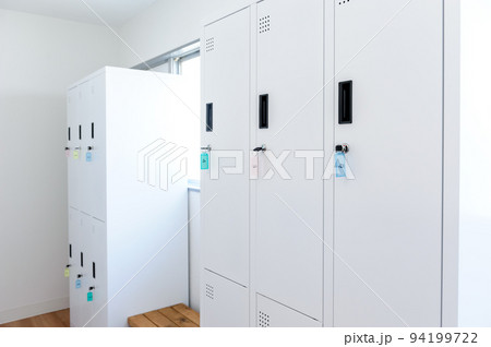 更衣室のロッカー	 94199722