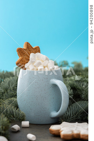 Christmas drink with marshmallows 94200898