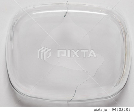 Hole in bottom of glass dish 94202205