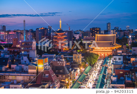 日本の東京都市景観 7週世界最多・死者数4週世界2番目。浅草寺は夕方でもコロナ禍前の人出=9月10日 日本の東京都市景観 7週世界最多・死者数4週世界2番目。浅草寺は夕方でもコロナ禍前の人出=9月10日 94203315