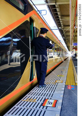 日光路を御安全に…日光線・栃木駅【特急スペーシア・日光詣】 94203660