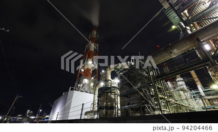 化学工場の工場夜景、三菱ケミカル広島事業所（旧三菱レイヨン大竹事業所） 94204466