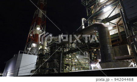 化学工場の工場夜景、三菱ケミカル広島事業所（旧三菱レイヨン大竹事業所） 94204468