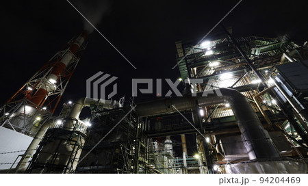 化学工場の工場夜景、三菱ケミカル広島事業所（旧三菱レイヨン大竹事業所） 94204469