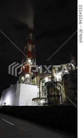 化学工場の工場夜景、三菱ケミカル広島事業所（旧三菱レイヨン大竹事業所） 94204532