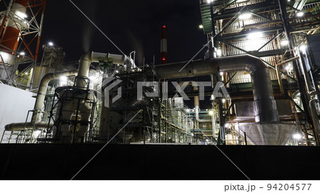 化学工場の工場夜景、三菱ケミカル広島事業所（旧三菱レイヨン大竹事業所） 94204577