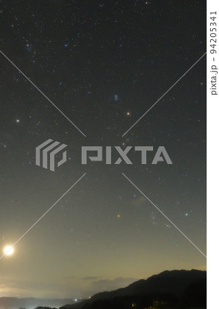 北杜市白州町、八月未明、冬の星々で賑やかな東の空 北杜市白州町、八月未明、冬の星々で賑やかな東の空 94205341
